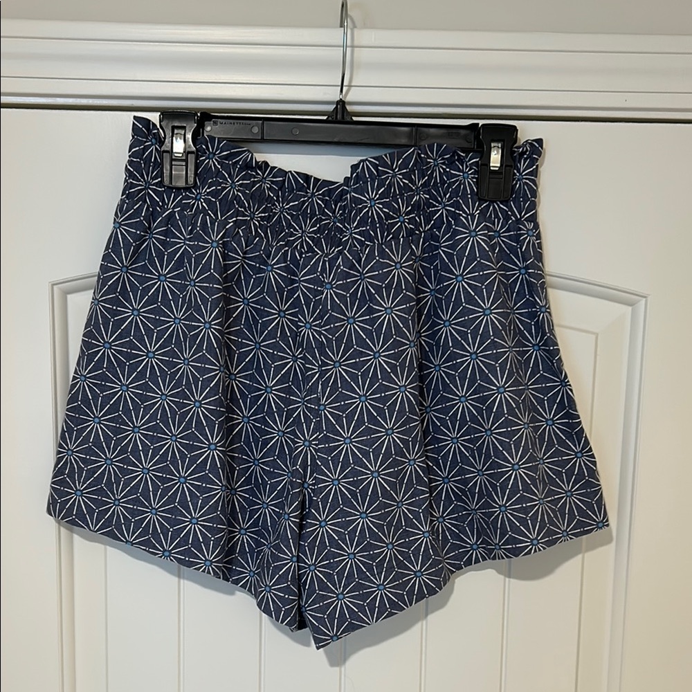 a new day High Waist Blue and White Geometric Shorts
